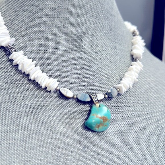 Vintage Natural Puka Shell & Turquoise Necklace - Picture 2 of 5